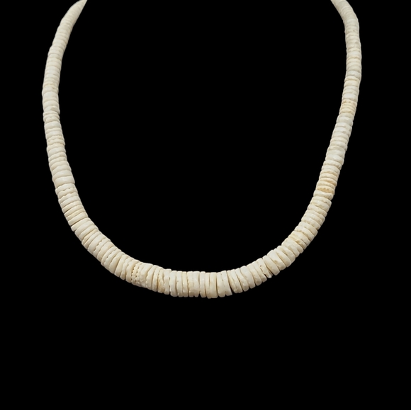 WHITE MEDIUM AND SMALL PUKA SHELLS NECKLACE WITH SCREW CLOSURE - Picture 3 of 4
